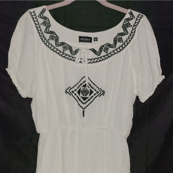 Tempted White Embroidered Dress Size S - Picture 1 of 11
